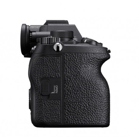 Sony A7 IV +FE 24-105 f4 Sony A7 IV +FE 24-105 f4